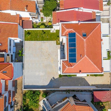 Crist Luxury Apartments Nea Poteidaia Exterior photo