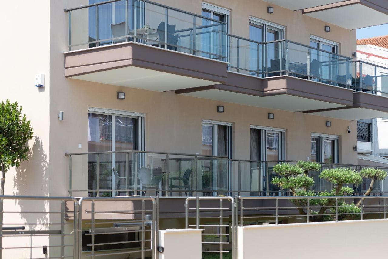 Crist Luxury Apartments Nea Poteidaia Exterior photo