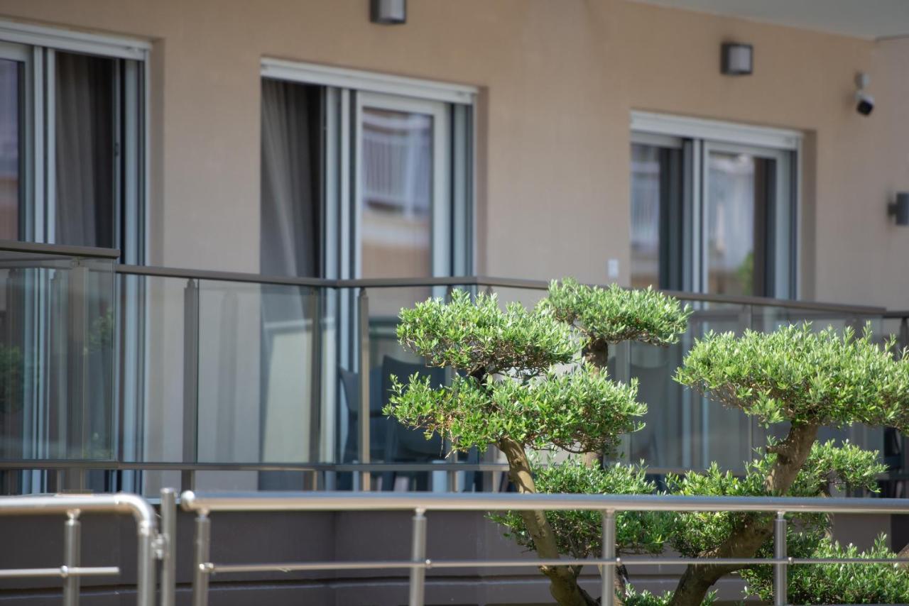 Crist Luxury Apartments Nea Poteidaia Exterior photo