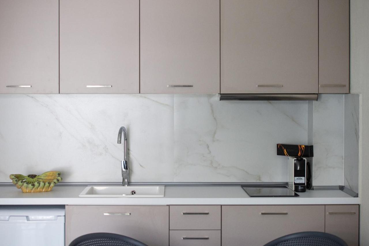 Crist Luxury Apartments Nea Poteidaia Exterior photo