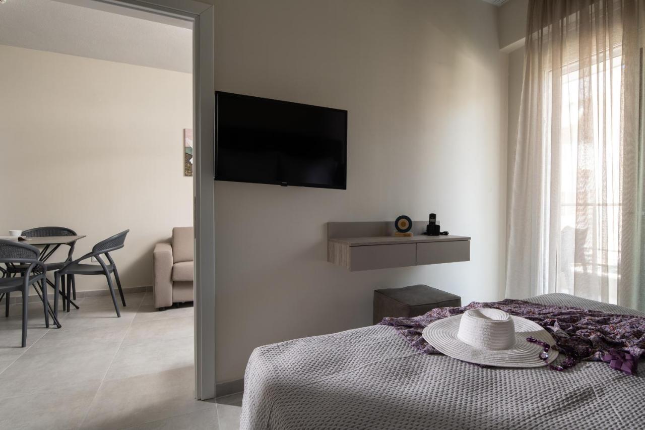 Crist Luxury Apartments Nea Poteidaia Exterior photo