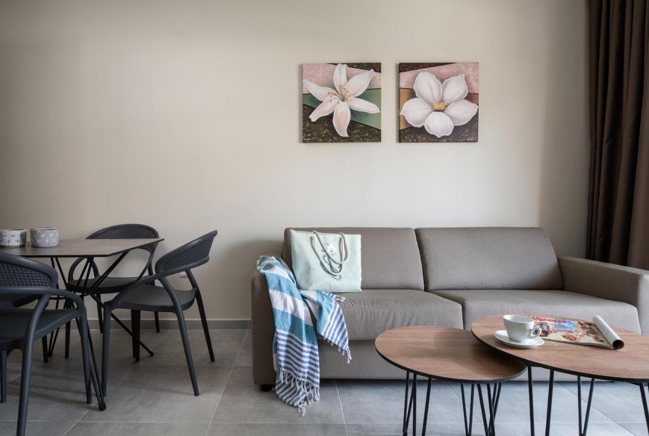 Crist Luxury Apartments Nea Poteidaia Exterior photo