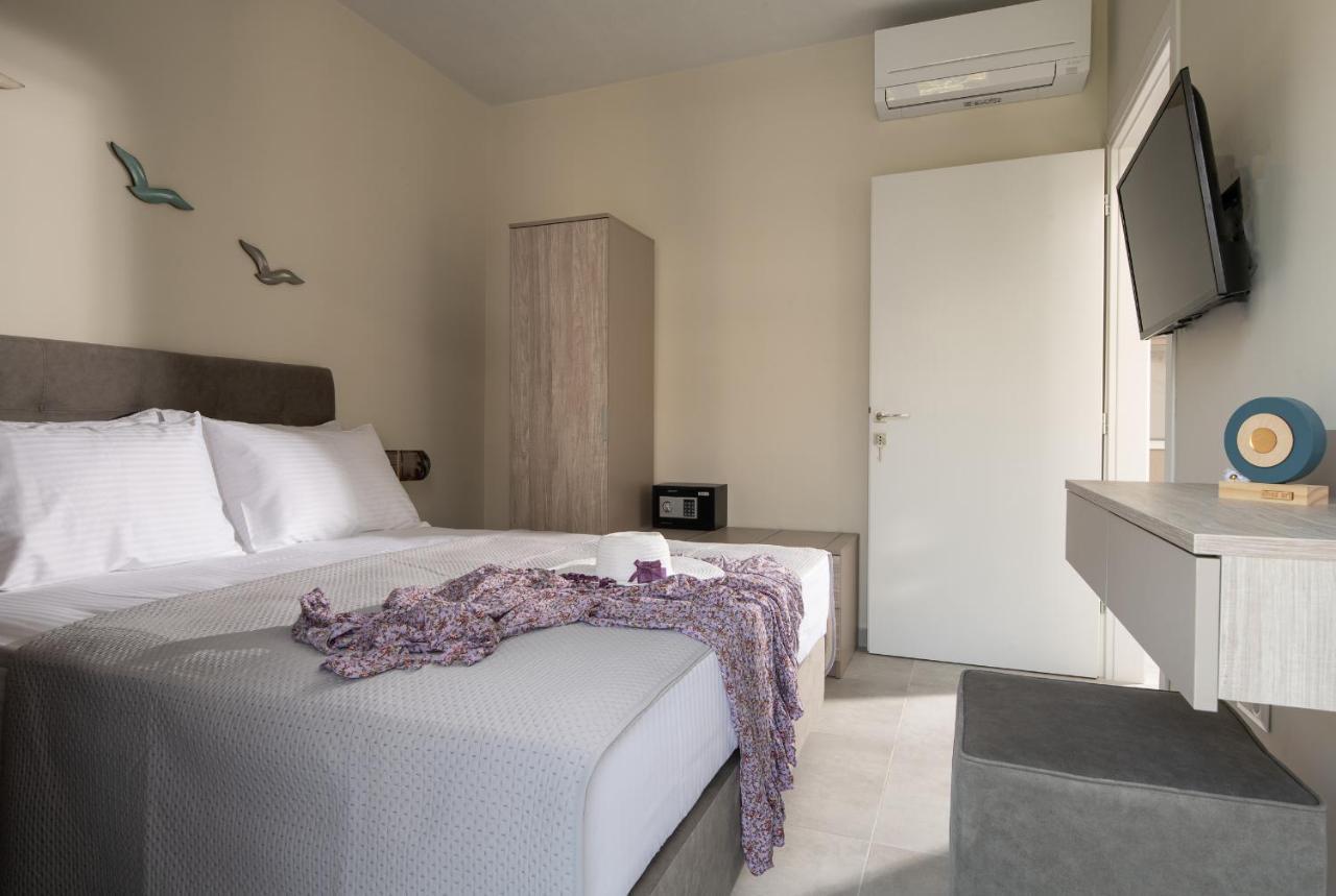 Crist Luxury Apartments Nea Poteidaia Exterior photo
