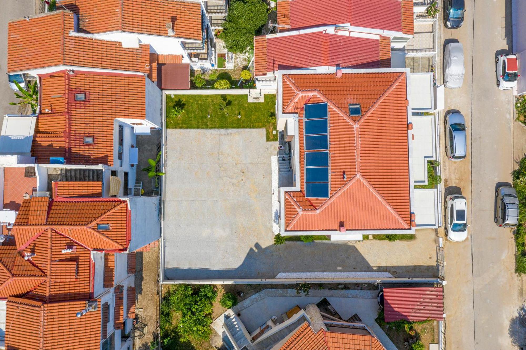 Crist Luxury Apartments Nea Poteidaia Exterior photo